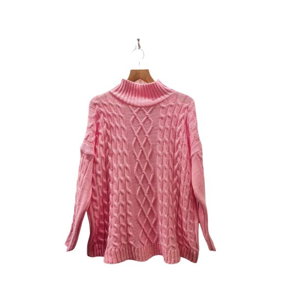 Ροζ πλεκτό πουλόβερ με κοτσίδες σε χαλαρή γραμμή